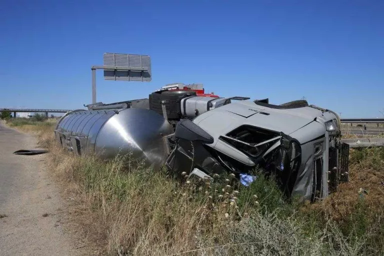 Mor atropellat per un camió l'operari d'una grua a l'autovia A-2 al seu pas per Alcarràs