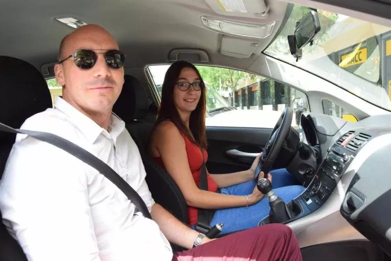Les matriculacions a autoescoles baixen per la vaga d'examinadors