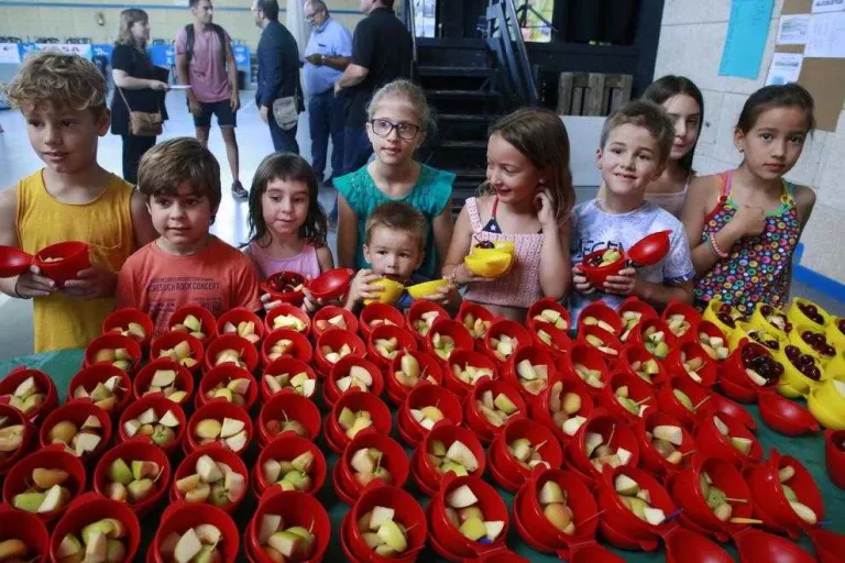 Fruita als casals per a dos mil nens