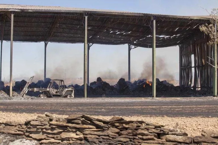 Calcinats 700.000 quilos de palla i farratge en el foc dels Plans de Sió