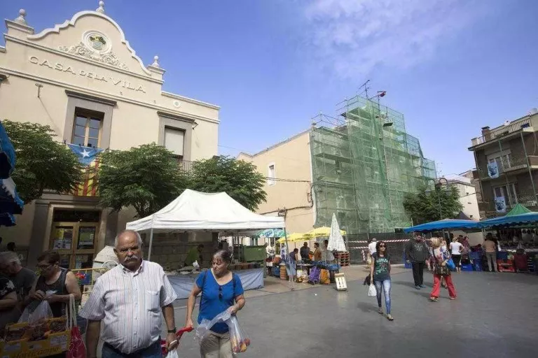 Guissona recupera la façana de l’històric Centre Catòlic i Obrer