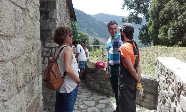 Quinze joves en un camp de treball a la Vall de Boí