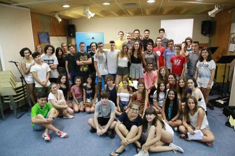 Una quarantena de joves, promeses del pop rock
