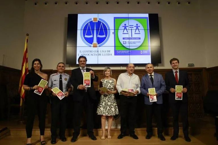 Creixen els delictes en xarxes socials entre els adolescents