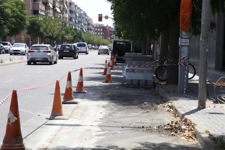 Més parades d’autobús amb marquesina i plataforma