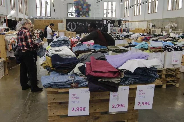 Plantegen parades d’aliments i de degustació al Mercat del Pla
