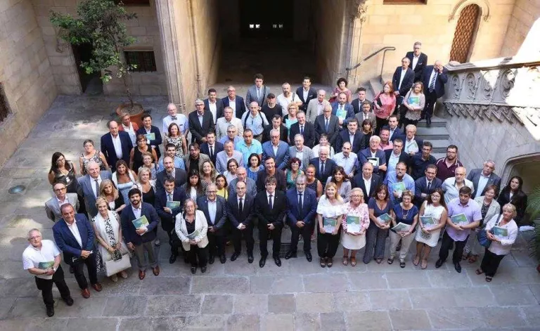 Macrofirma a favor de la reforma horària del Govern