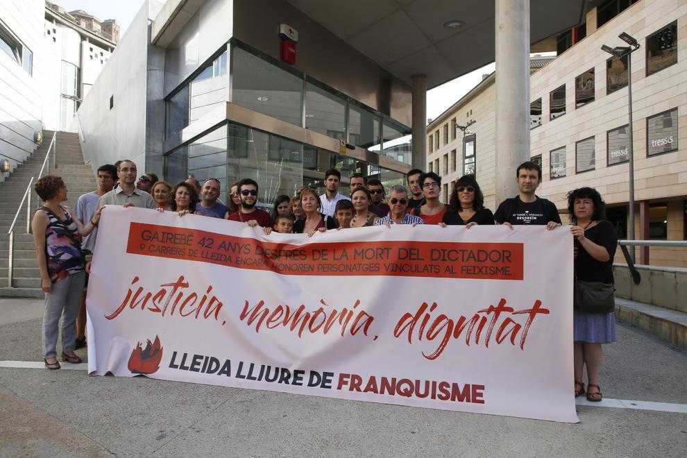 Ajornen la demanda a la Paeria per mantenir carrers franquistes