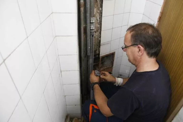 Ocupació es compromet a agilitzar la sortida de la UGT de l’edifici AISS