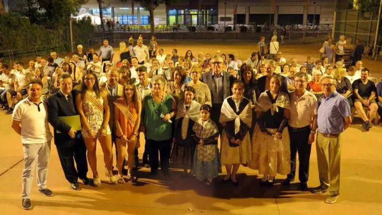 Una gran traca i una cercavila inauguren les festes de la Bordeta
