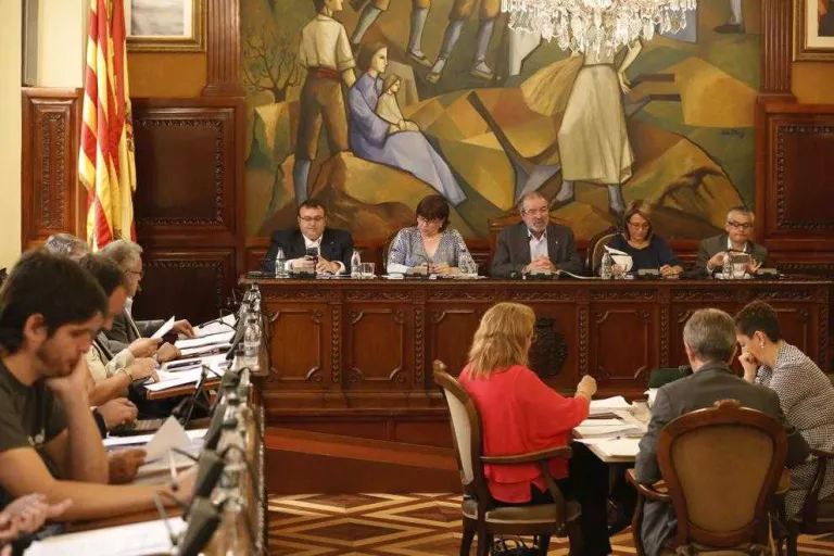 Reñé carrega contra el síndic per la foto de l’assentament
