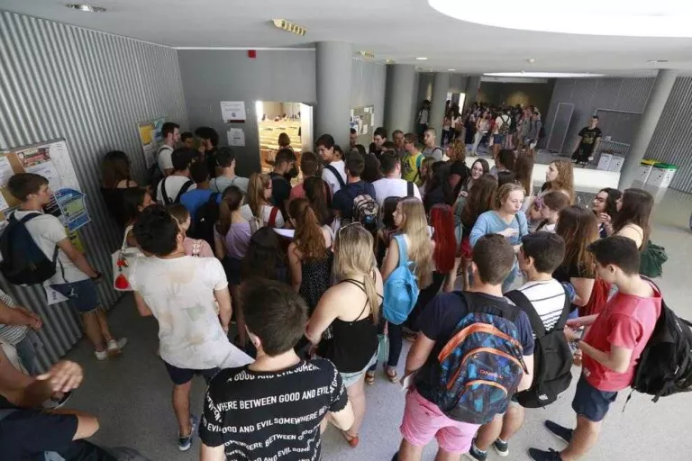 Nou de cada deu alumnes de la UdL, sense rebaixa del preu dels graus