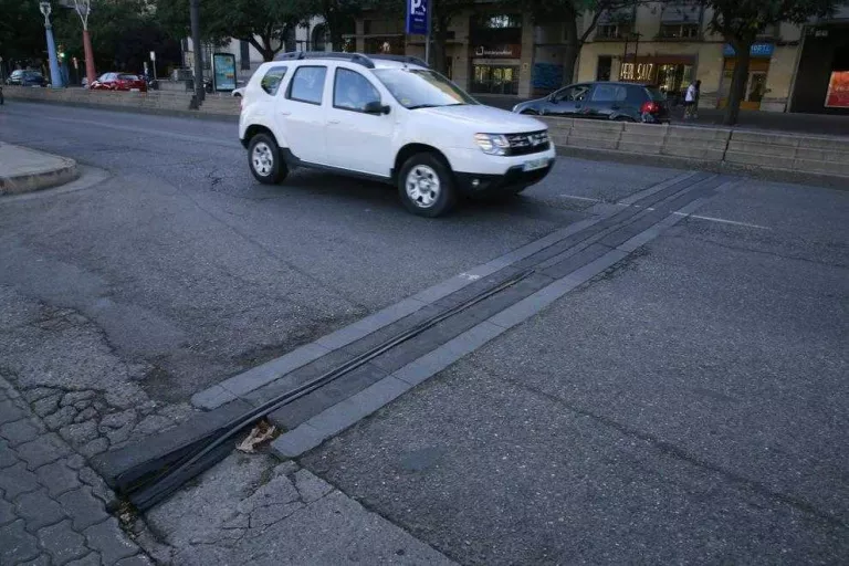 La Paeria ordena al pàrquing de Blondel reparar la calçada
