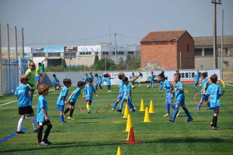 Uns 200 nens, a les Estades de Torrefarrera