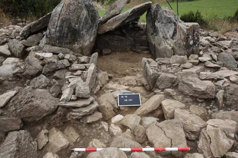 Comença l’última campanya per excavar el Dolmen de la Llosa, a Bescaran