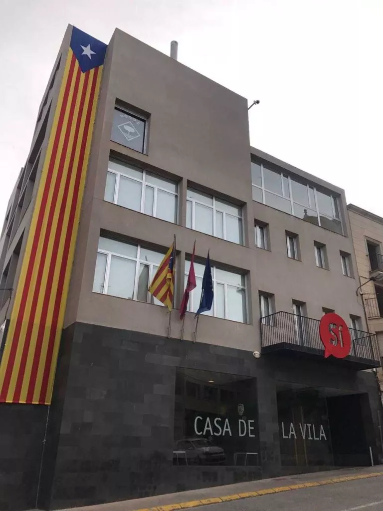 Alcarràs avala la decisió de l’alcalde de no hissar la bandera espanyola