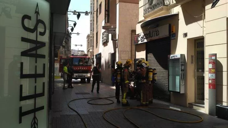 Alarma en una gelateria de l’Eix per una explosió