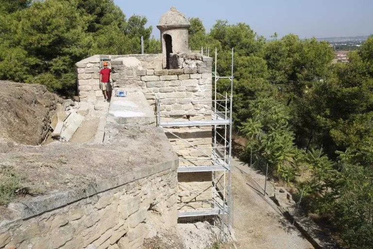 La millora de la muralla de Gardeny, a punt al setembre