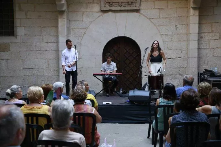 La cantant catalana Cèlia Pallí i el sud-africà François Klark, a l'IEI