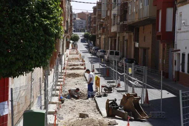 Millora del clavegueram i d'una vorera al carrer de les Roses