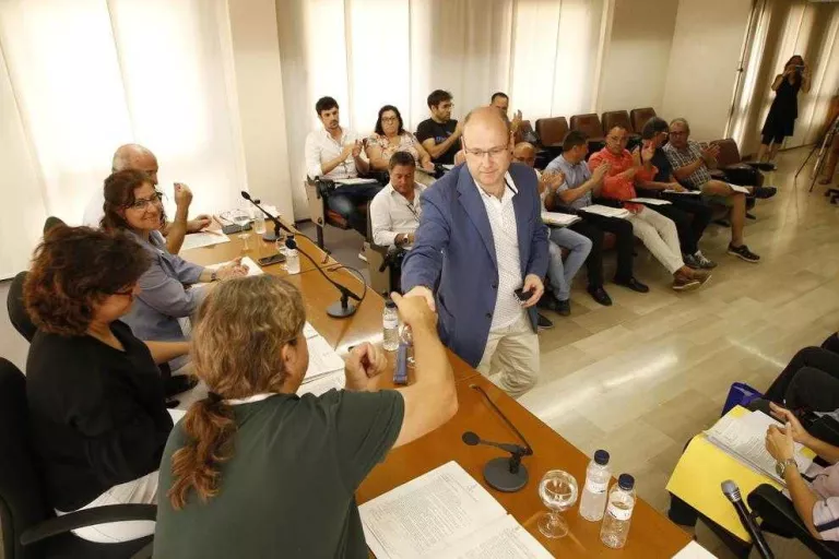 Ricart va prendre possessió com a membre del consell i Carles Català i Jordi Jané, al fons, van dimitir.