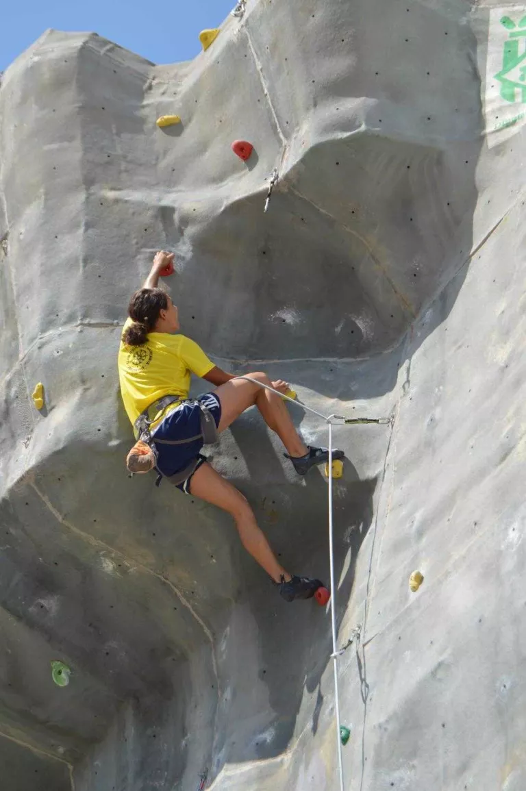 Peris i Molina vencen en el tradicional torneig d'escalada de Pardinyes
