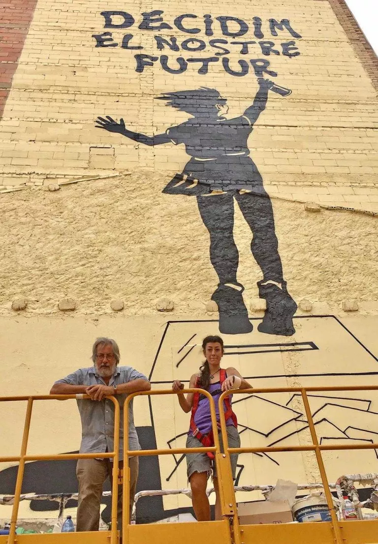 Mural gegant a Tàrrega a favor del referèndum