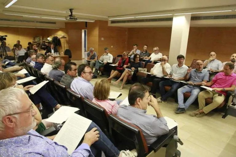 Els gairebé 70 alcaldes del Segrià i la Noguera recolzen la pagesia davant la crisi de la fruita