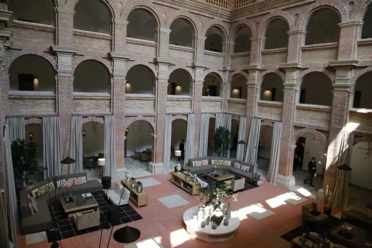 Estrena avui del parador del Roser, amb quasi tot venut