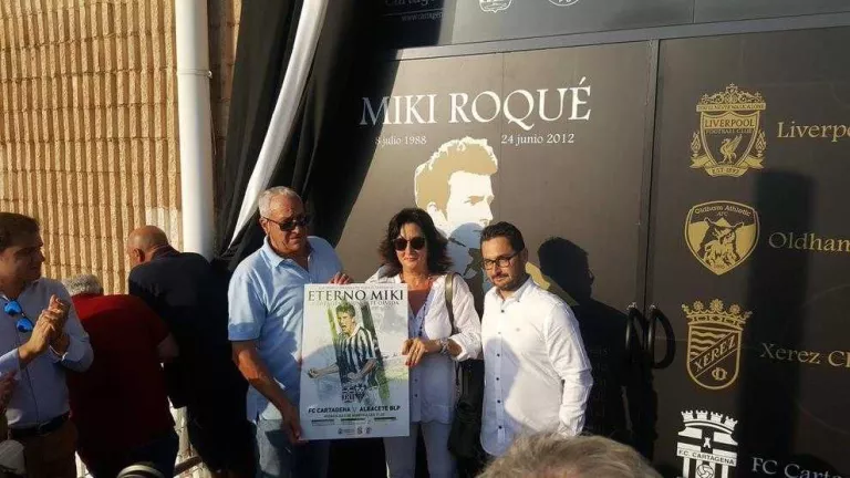 Miki Roqué ja és etern a l'estadi del Cartagonova