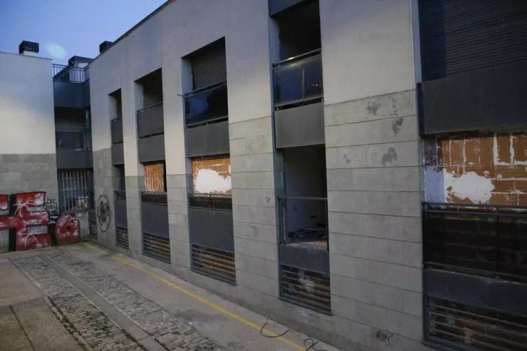 La Paeria afirma que el propietari dels blocs de Sant Martí els ha de tapiar