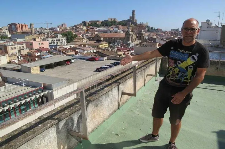 Nova denúncia per l’estat ruïnós de les instal·lacions de l’edifici dels sindicats
