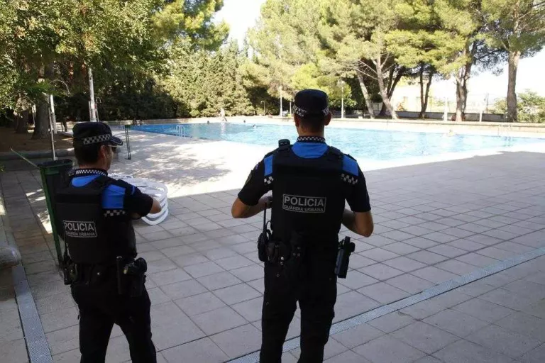 El jove ofegat va saltar la tanca de les piscines de Gardeny amb 2 companys més