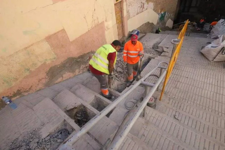 Obres al Canyeret per instal·lar la xarxa de fibra òptica de la Generalitat