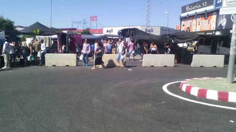 Torrefarrera instal·la tanques de formigó al mercat setmanal