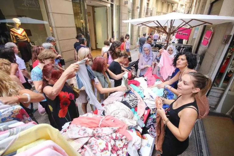 L’Eix acomiada les rebaixes, que han tingut un lleu augment de vendes