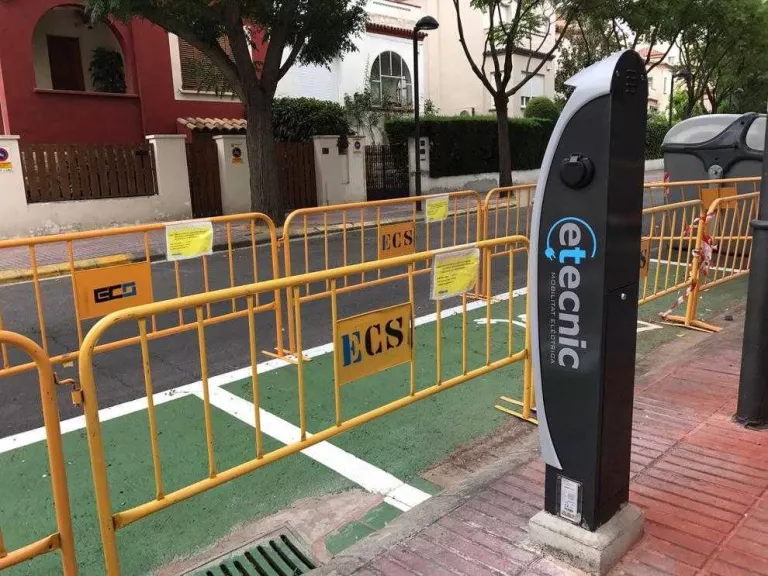 Previst un nou punt de càrrega de cotxes elèctrics a la Zona Alta de Lleida