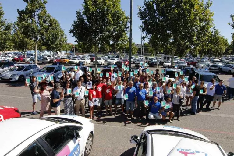 Les autoescoles reclamaran a l’Estat danys i perjudicis per la vaga d'examinadors