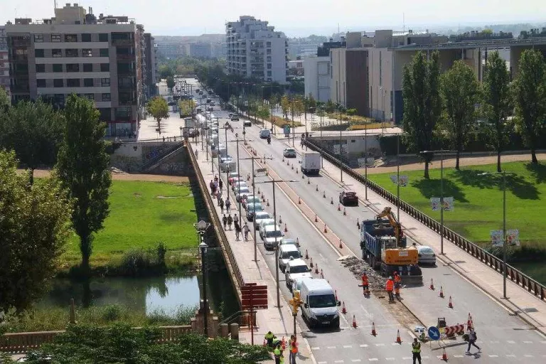Comencen les obres del nou tram de 500 metres de carril bici al Pont de la Universitat
