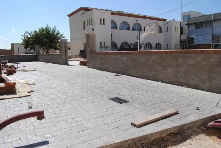 Golmés ultima la construcció d'un passatge per a vianants d'accés a l'escola