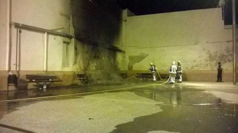 Investiguen l'incendi de 350 cadires pel cine a l'aire lliure en plena festa d'Aitona