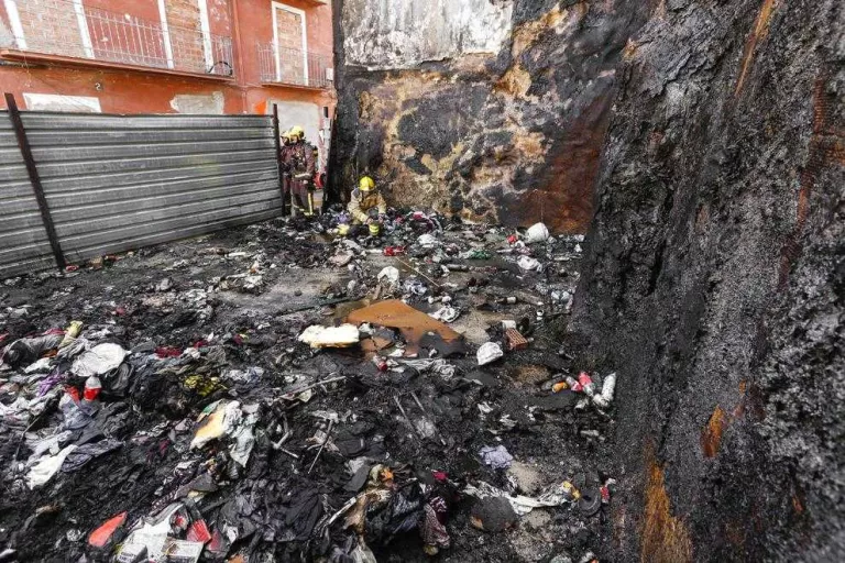 El solar incendiat al Barri Antic acumula cinc multes per abandó
