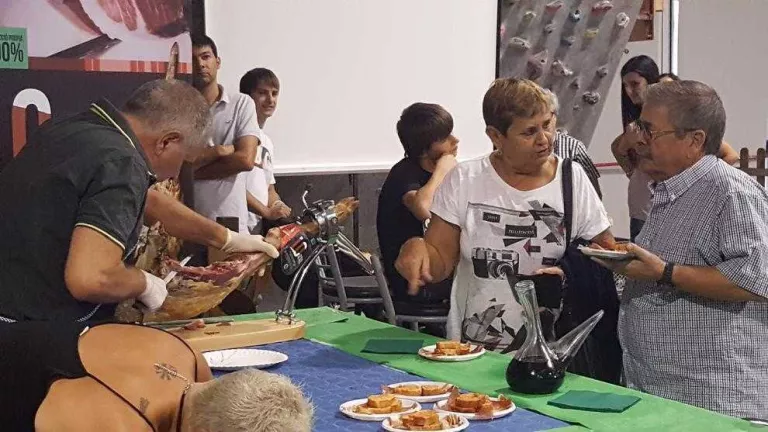 El pernil de qualitat combinat amb música triomfa a la Fira de Balaguer