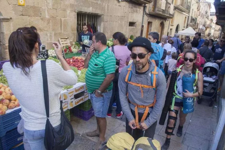 El mercat de Tàrrega, ple coincidint amb la Diada i la ‘ressaca’ de la FiraTàrrega