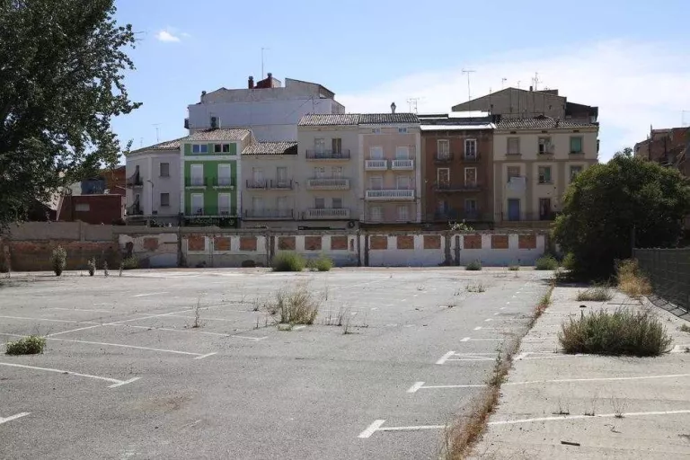Tràmits per licitar el pàrquing de Magisteri