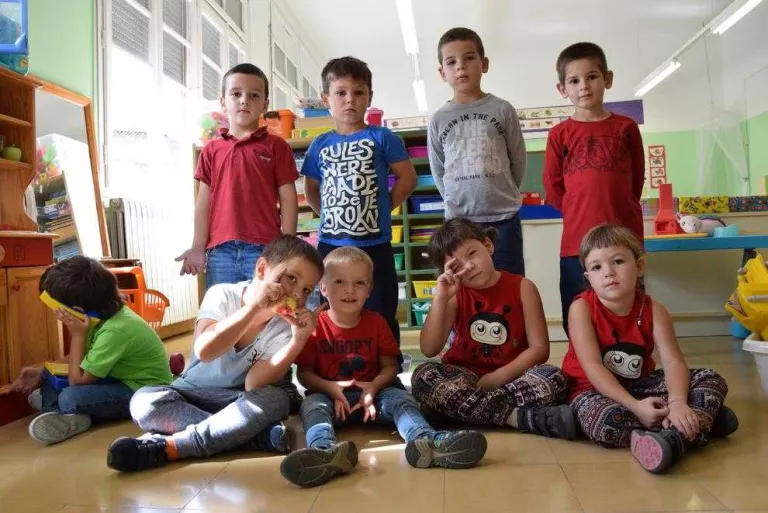 El curs comença amb 472 alumnes i 350 docents més en les etapes obligatòries