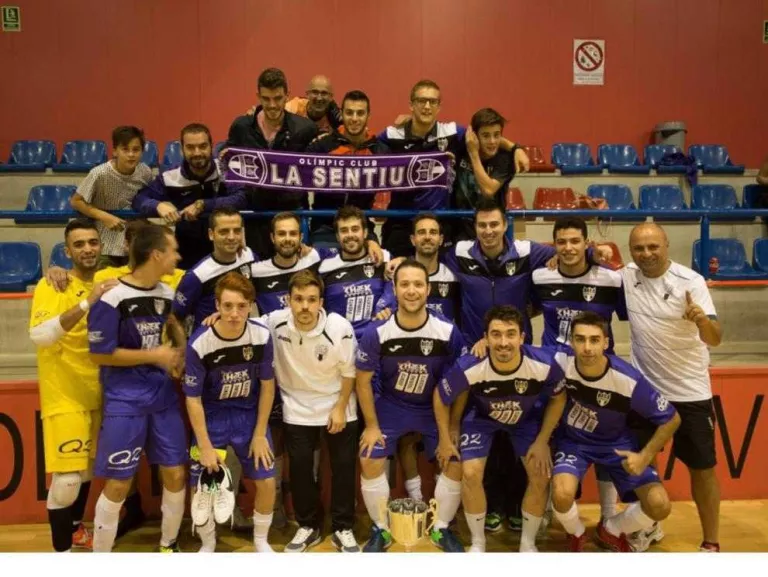 La Sentiu de futbol sala, petit entre gegants