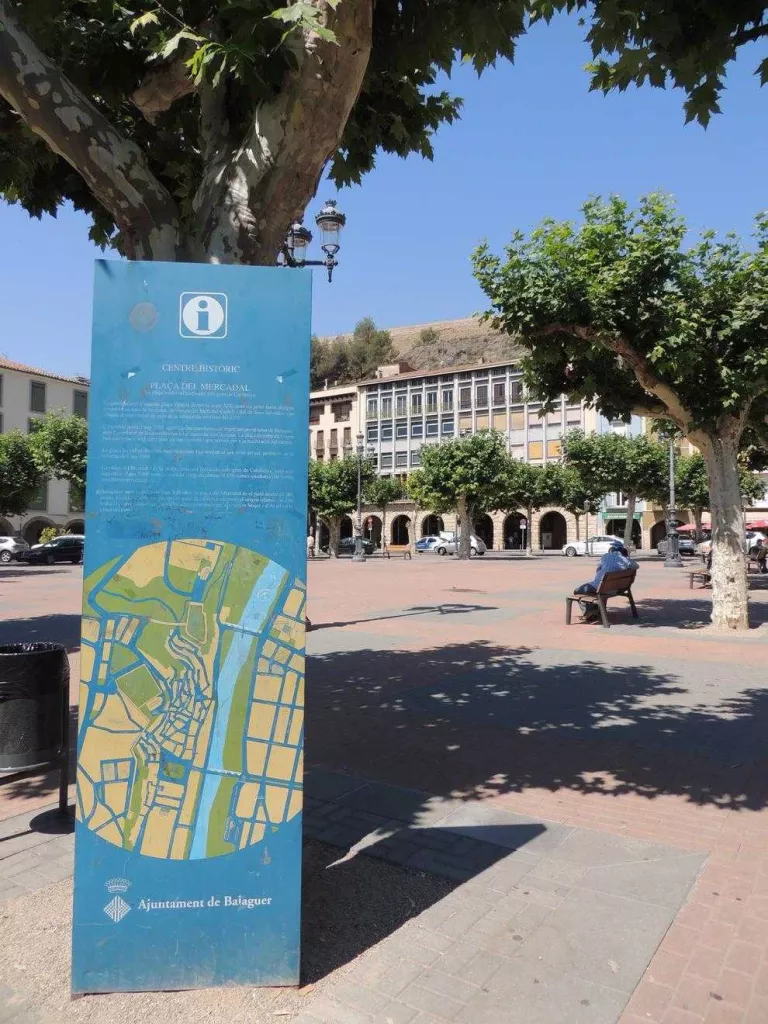 Panells turístics a Agramunt i Balaguer de rutes i productes locals de referència