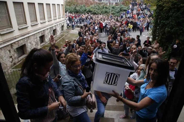 Votació massiva a Lleida a favor del SÍ tot i les càrregues policials