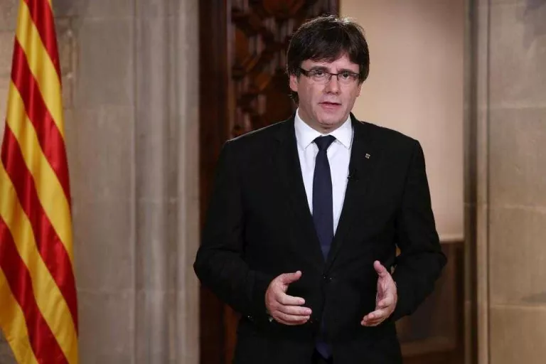 Puigdemont, disposat a “un procés de mediació”, carrega contra el rei Felip VI